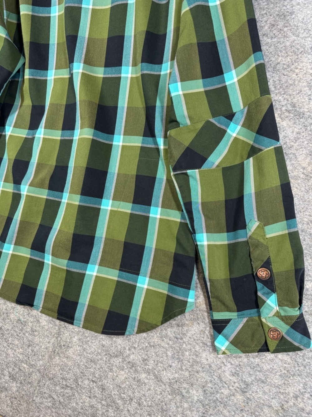 Sombrio Green Black Plaid Flannel Button Up Shirt Size XL Outdoor Casual Utility - Picture 12 of 14